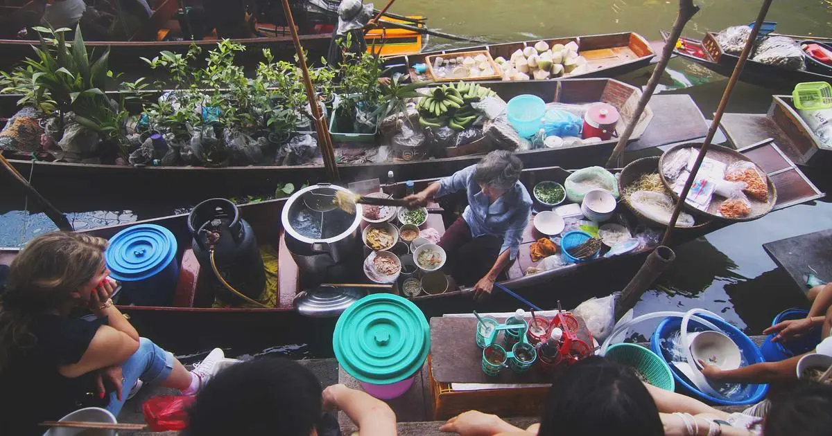 Clarkson's Farm y por qué los urbanitas deberíamos ver más campo