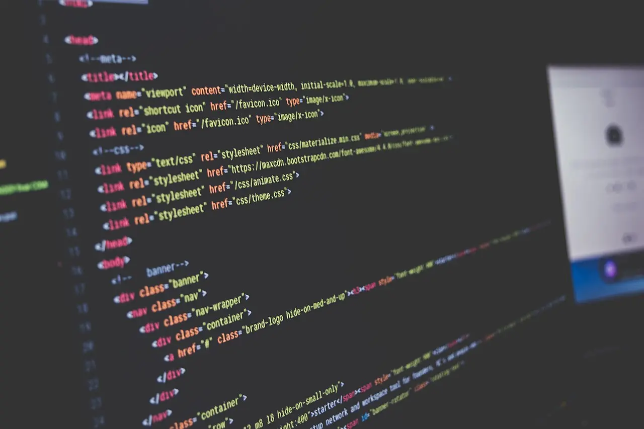 Código fuente en la pantalla de un editor